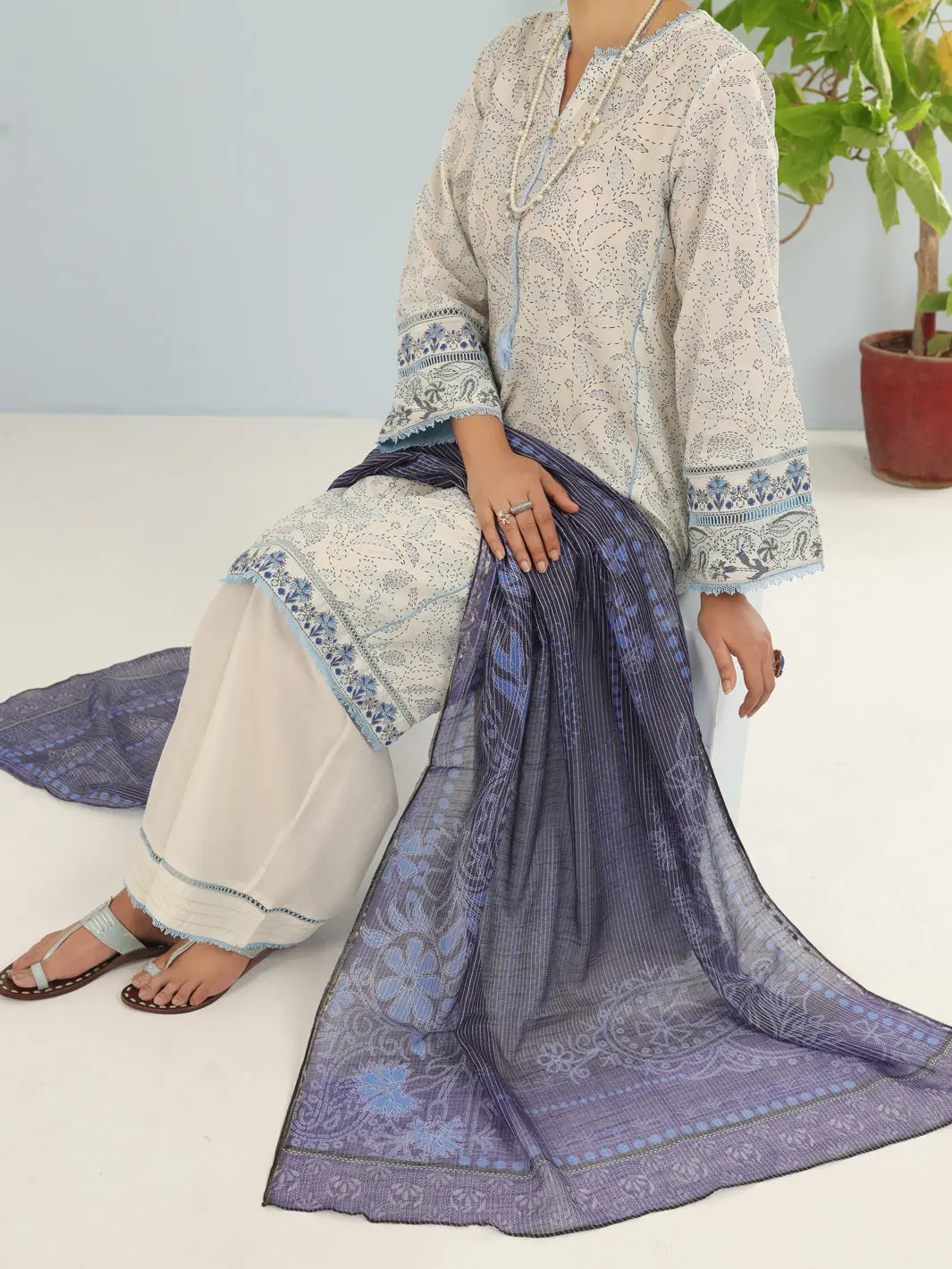 Off White Lawn 3Pc Stitched - Alp-3Ps-1884 1