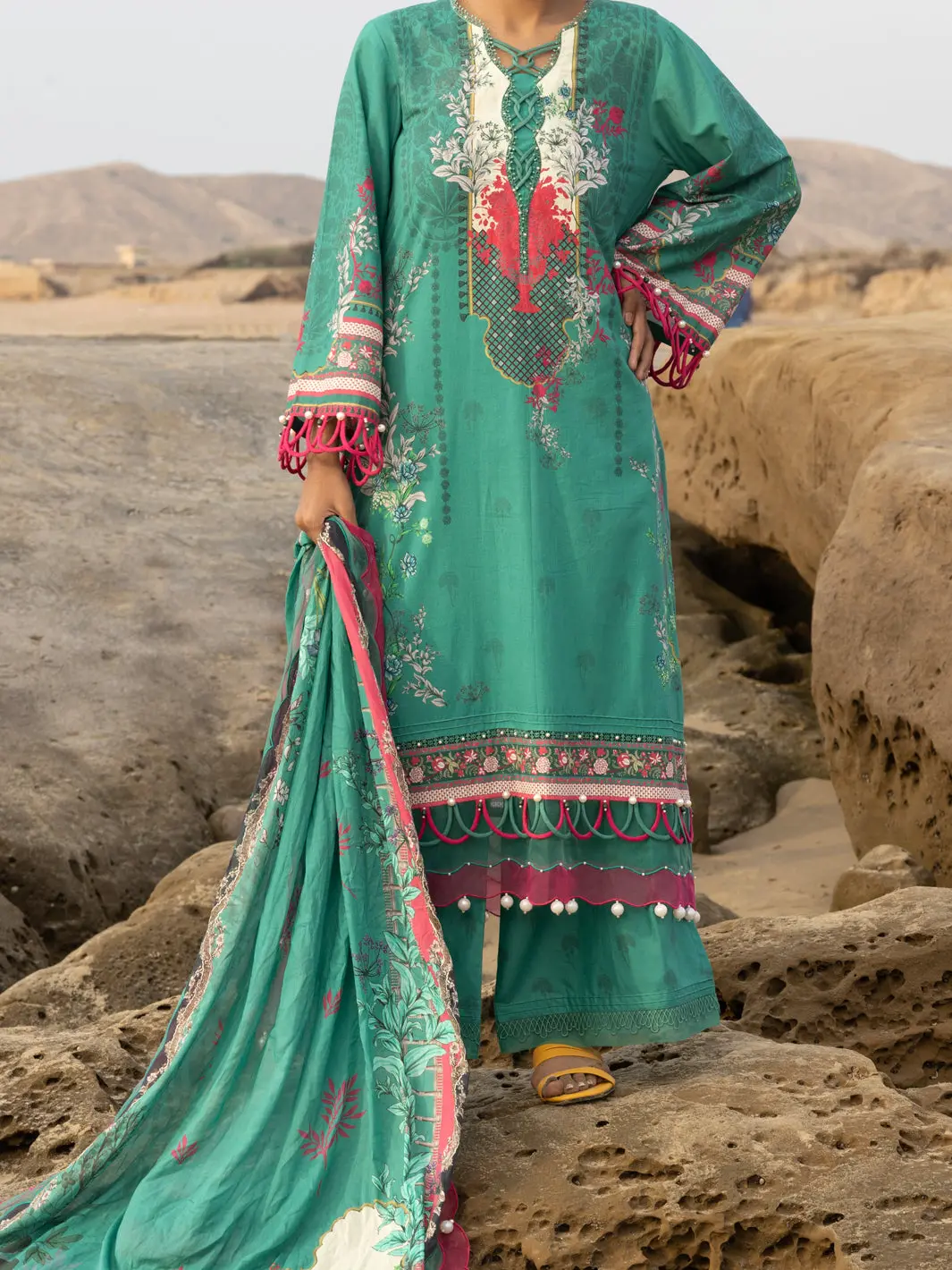 Green Lawn 3Pc Unstitched - Alp-3Ps-2214 1