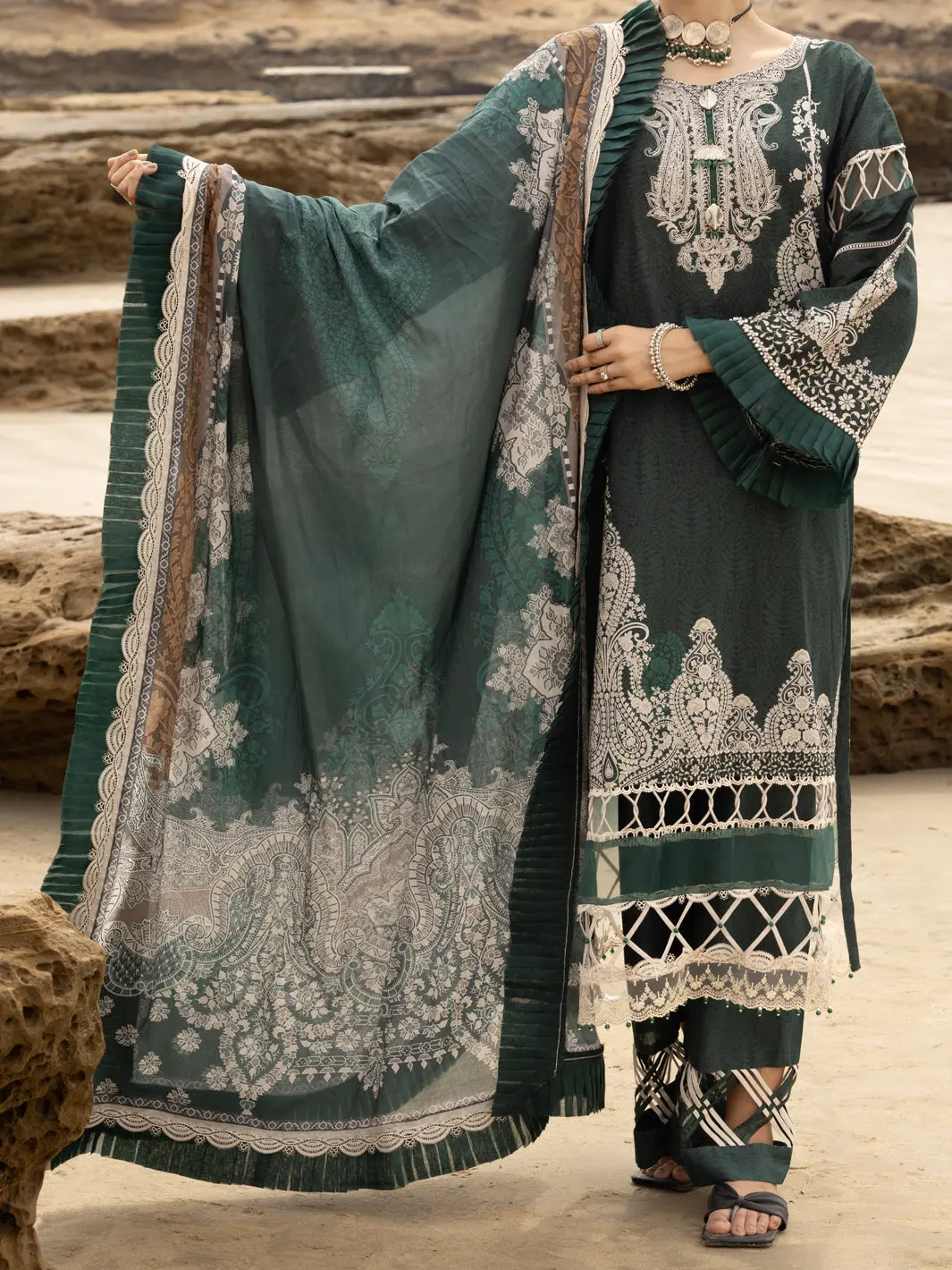 Green Lawn 3Pc Unstitched - Alp-3Ps-2216 1