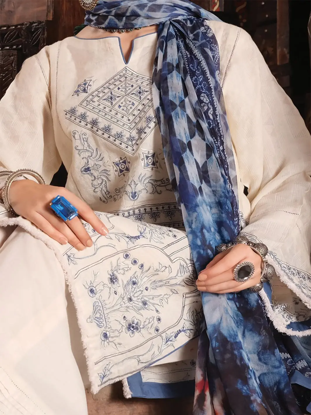 White Lawn 3Pc Stitched - Alp-738 1