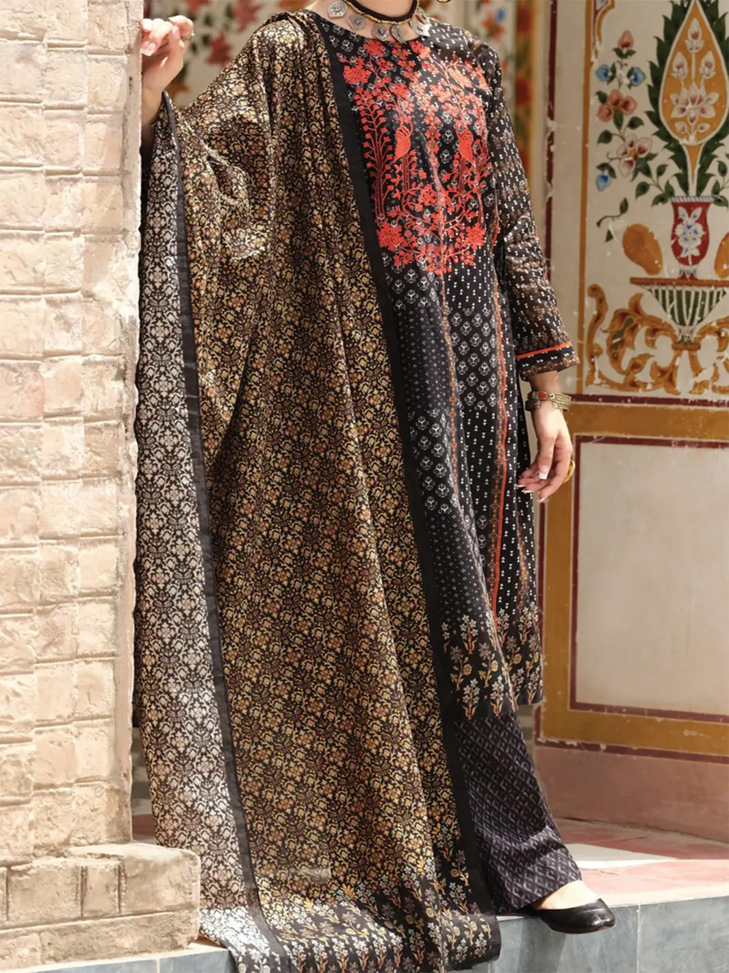 Black Lawn 3Pc Stitched - Alp-748 1