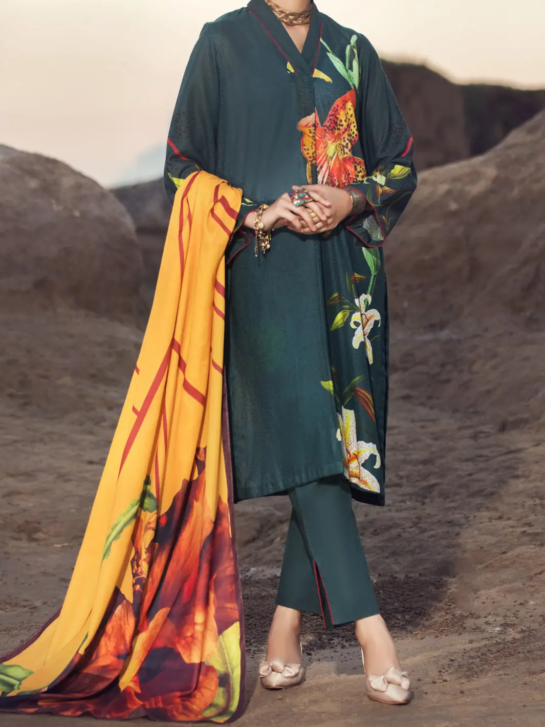 Hunter Green Karandi 3Pc Stitched - Awp-3Ps-347 1
